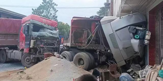 浙江一货车连撞4车 致4人死亡